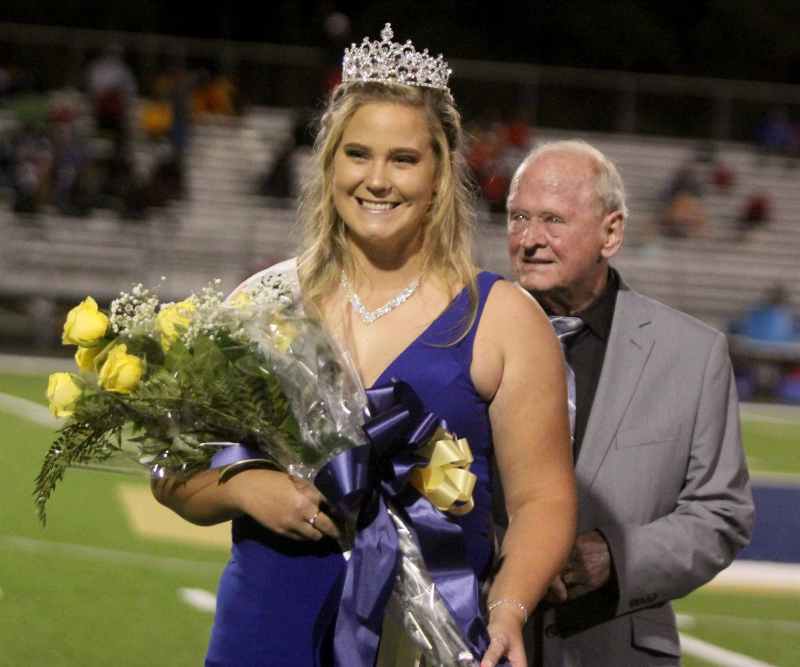 Hodnett crowned AHS homecoming queen